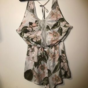 VS sz S Here Comes the Bride floral romper